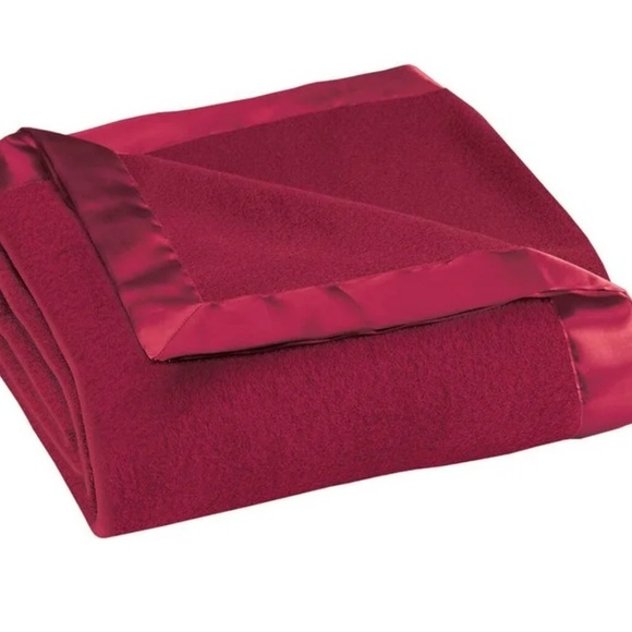 ✨ Martha Stewart King Size Easy Care Red Soft Fleece Blanket ❤️❤️ NWT - Picture 1 of 6